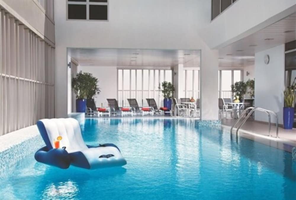 swimming pool spa