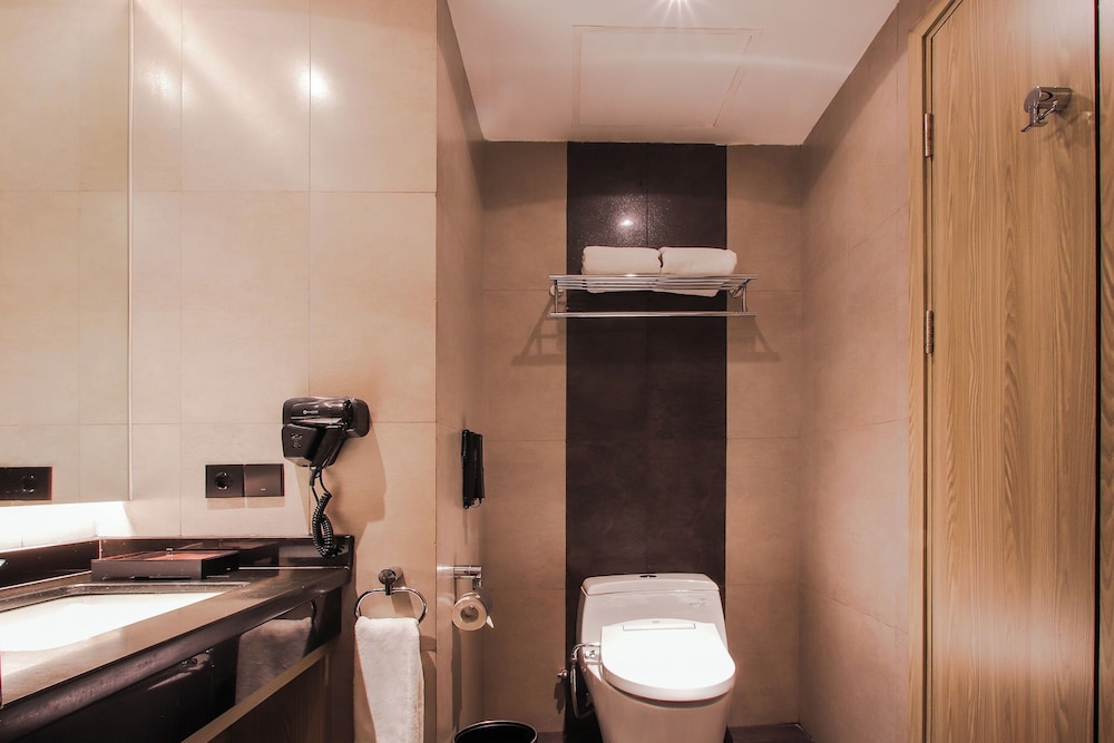 FUGO Hotel Banjarmasin (ex Mercure Banjarmasin) 53/55