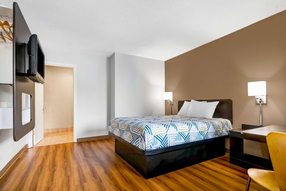 STANDARD, QUEEN BED