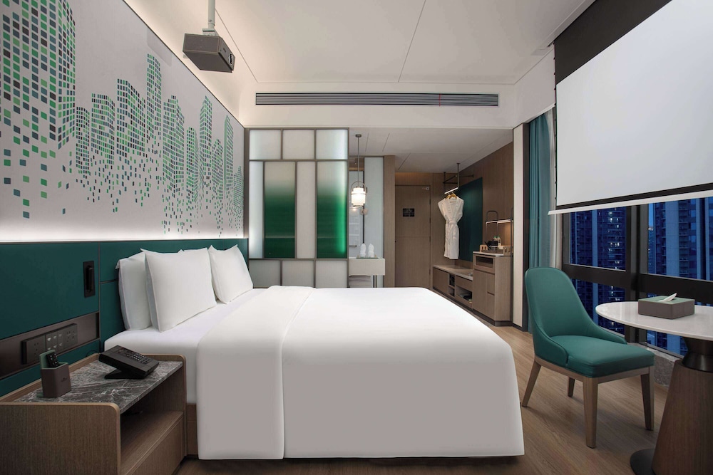 DELUXE, KING BED