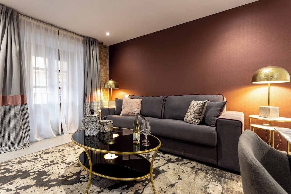 Bibo Suites Plaza Nueva 24/48