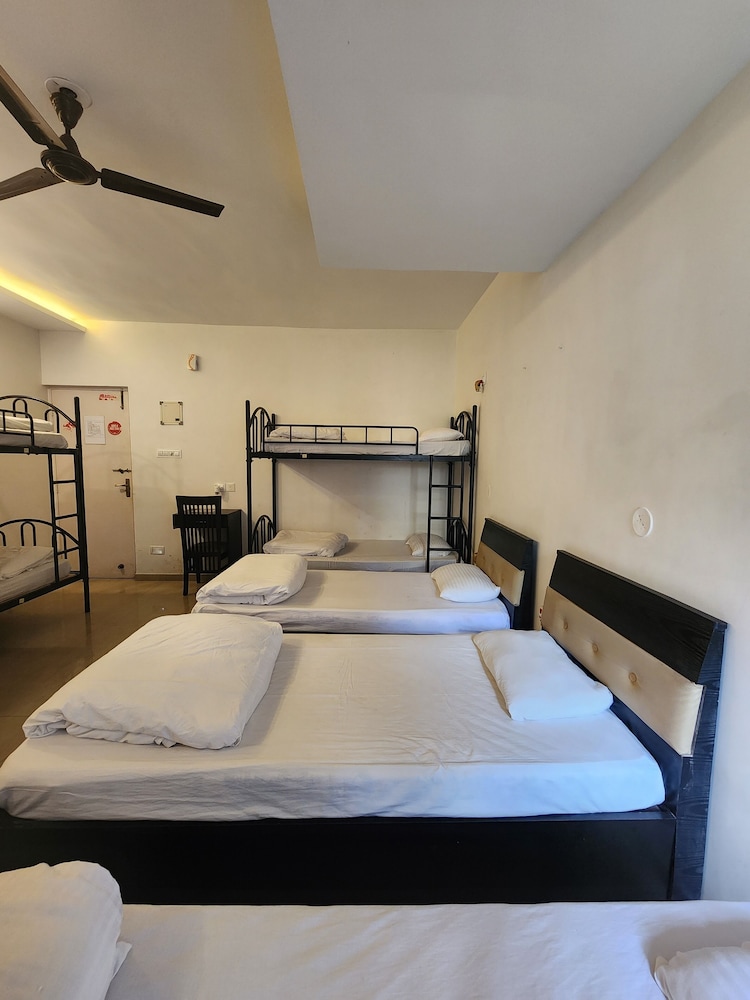 All Seasons Guest House 21/43