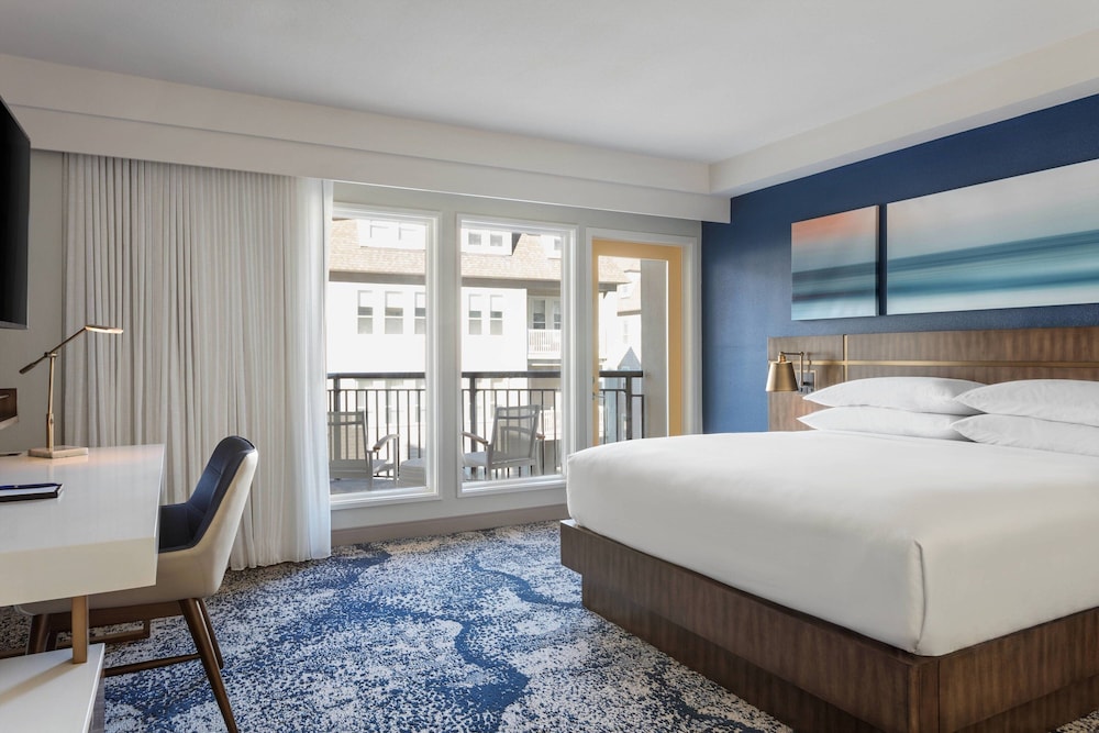 SUITE, KING BED, SOFA, BALCONY, ACCESSIBLE