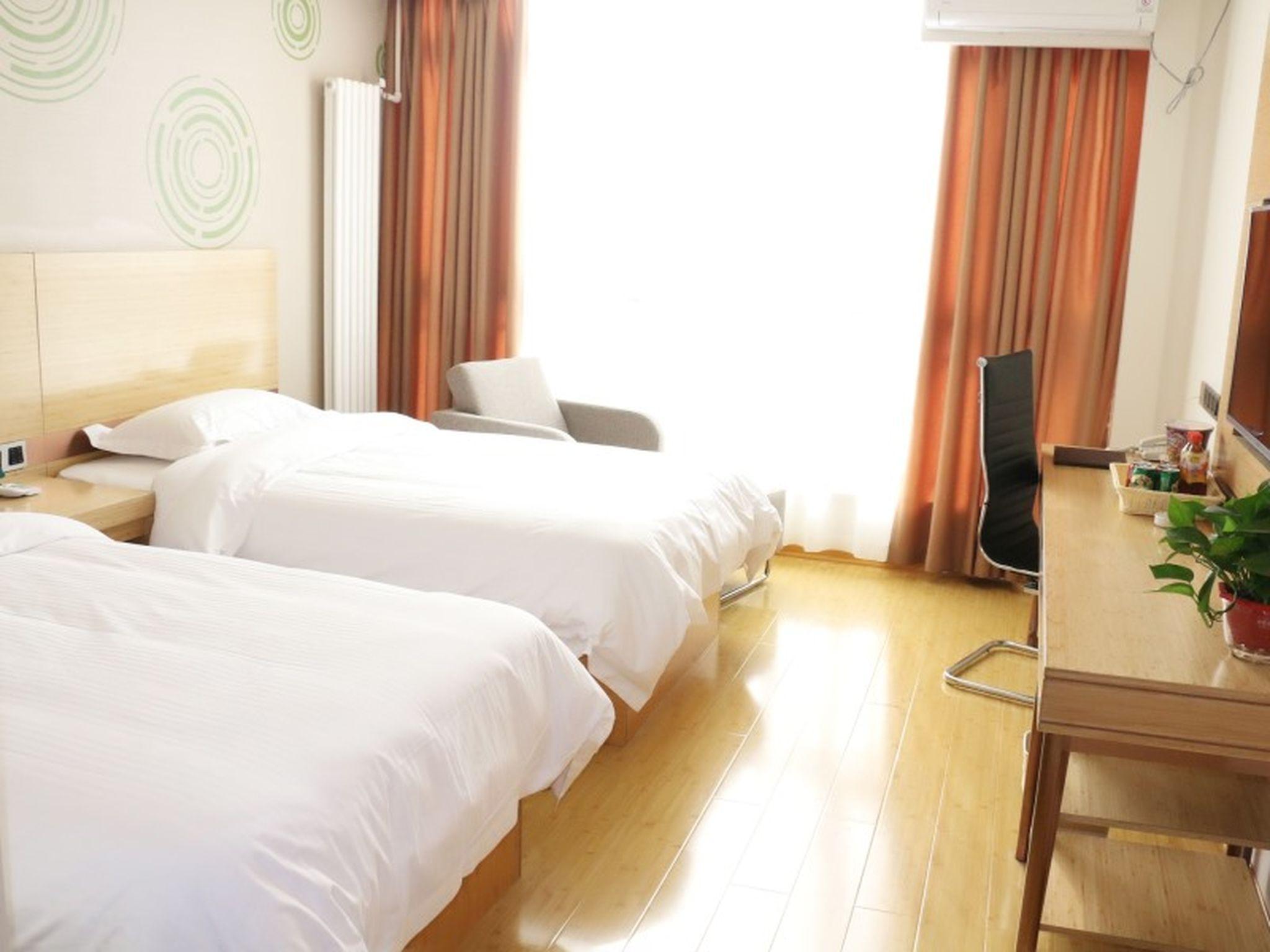 ROOM, TWIN BEDS