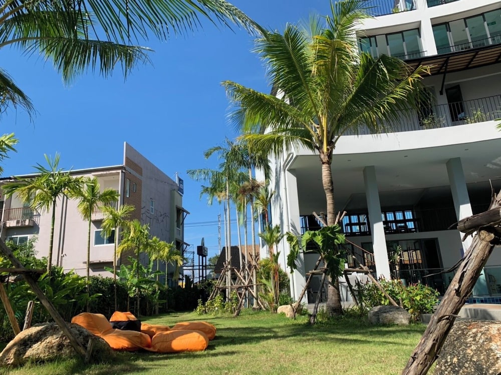 Atom Phuket Hotel -SHA Plus 44/50