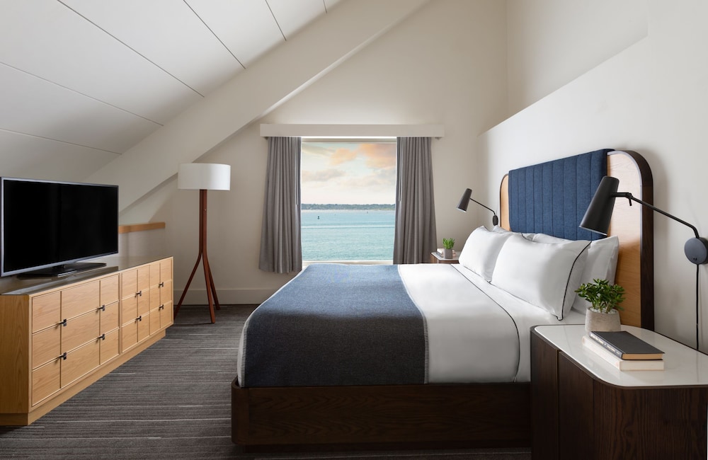 Newport Harbor Island Resort 21/66
