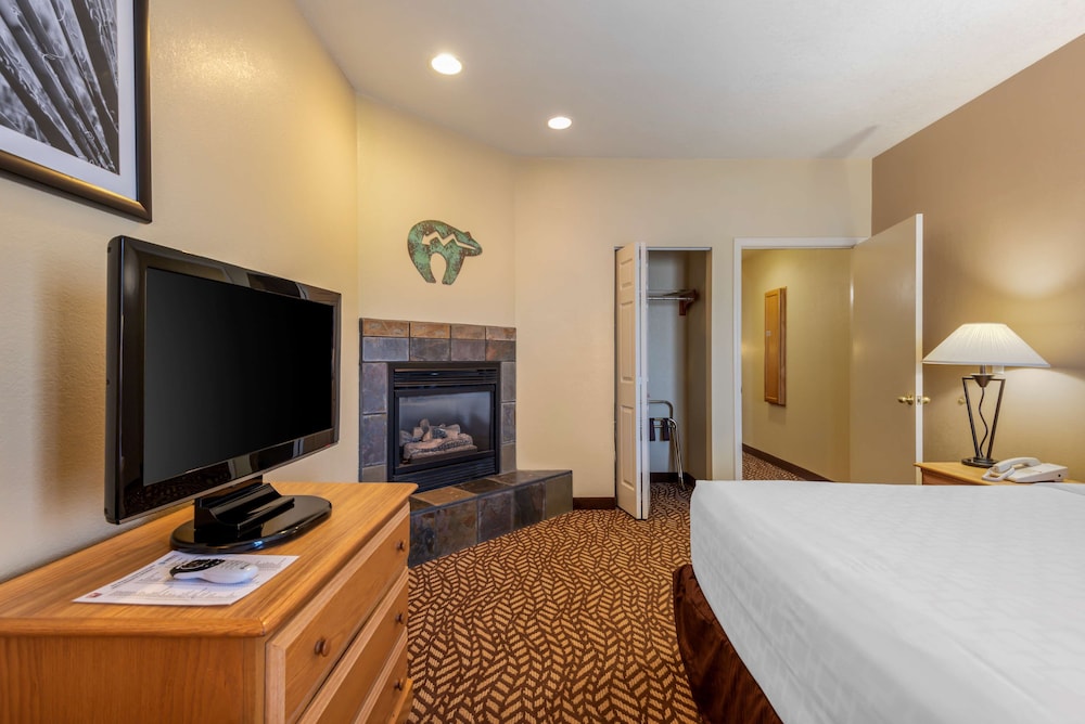 Turquoise Inn and Suites Cortez near Mesa Verde 22/42