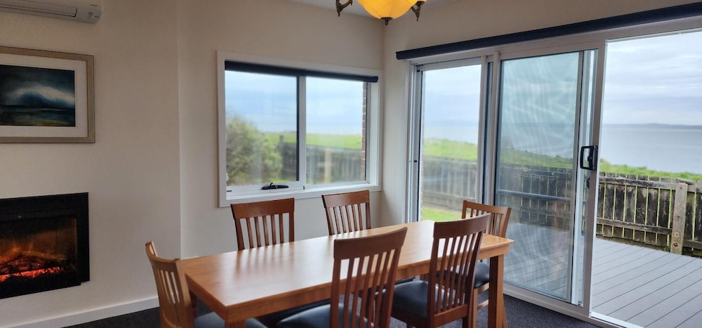 STANLEY VILLAGE WATERFRONT ACCOMMODATION 58/70
