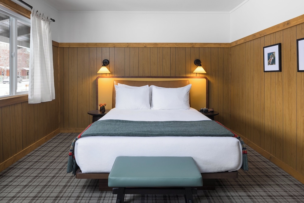 Suite, King Bed, Sofa