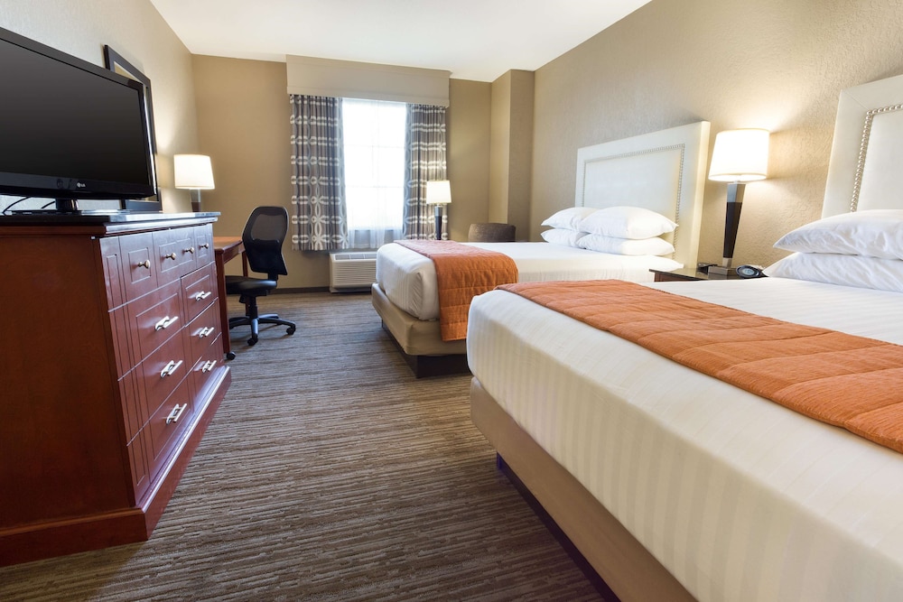 DELUXE, 2 QUEEN BEDS