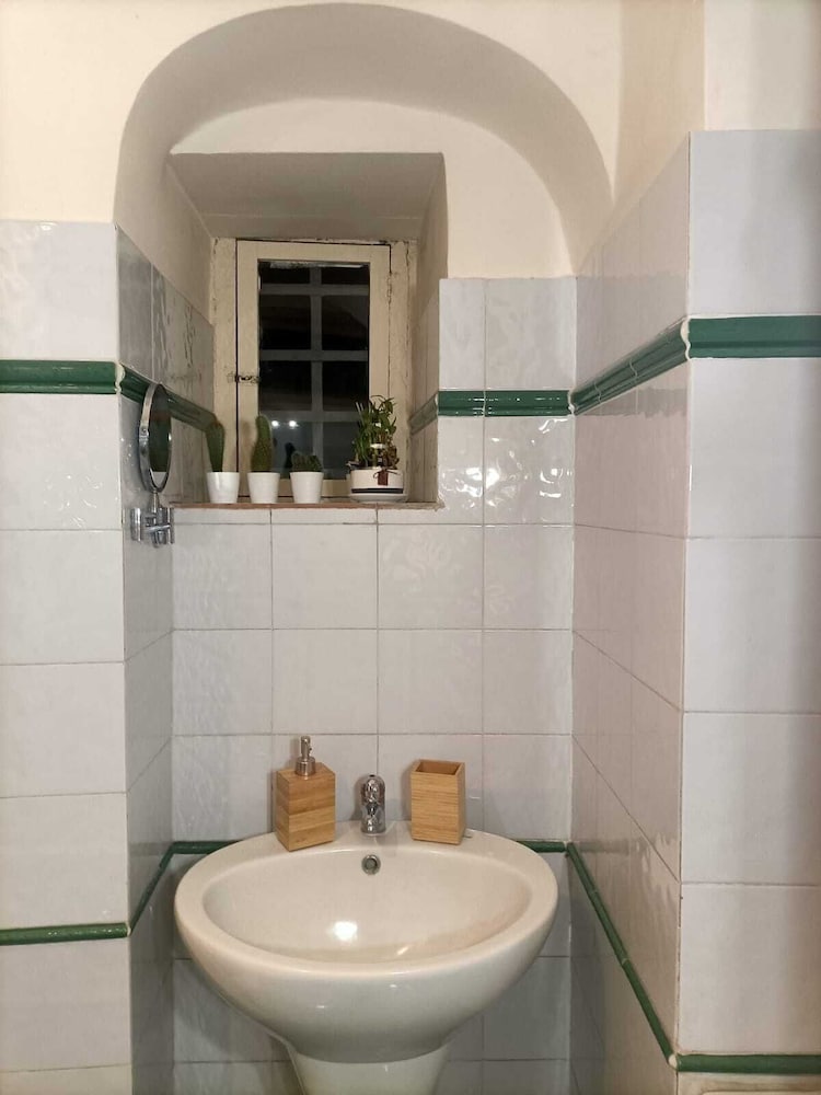 Ivana B&amp;B 74/76