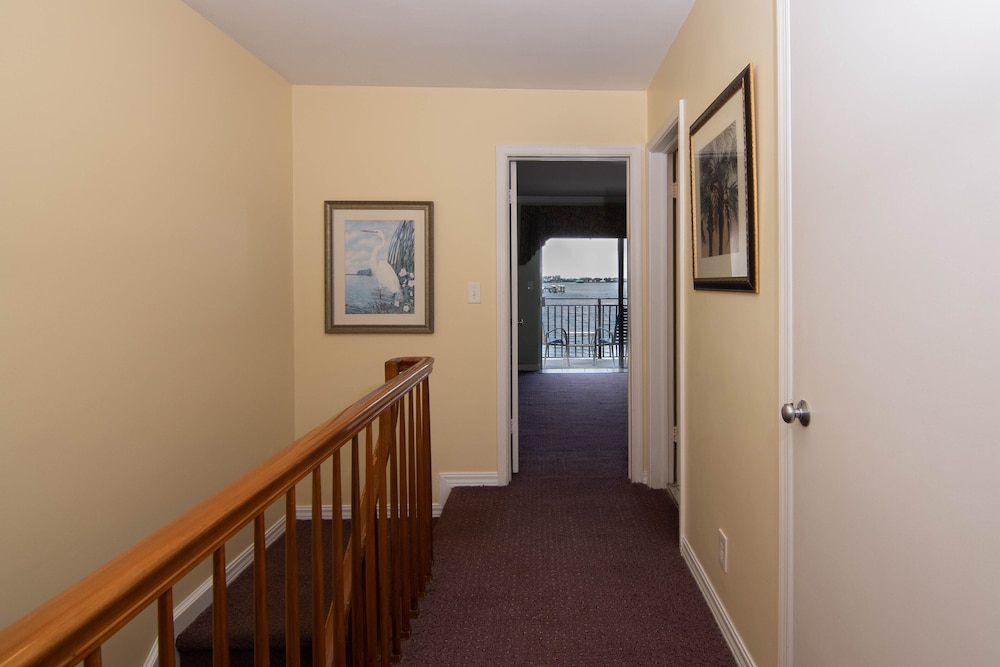 PALM BEACH WATERFRONT SUITES 56/67