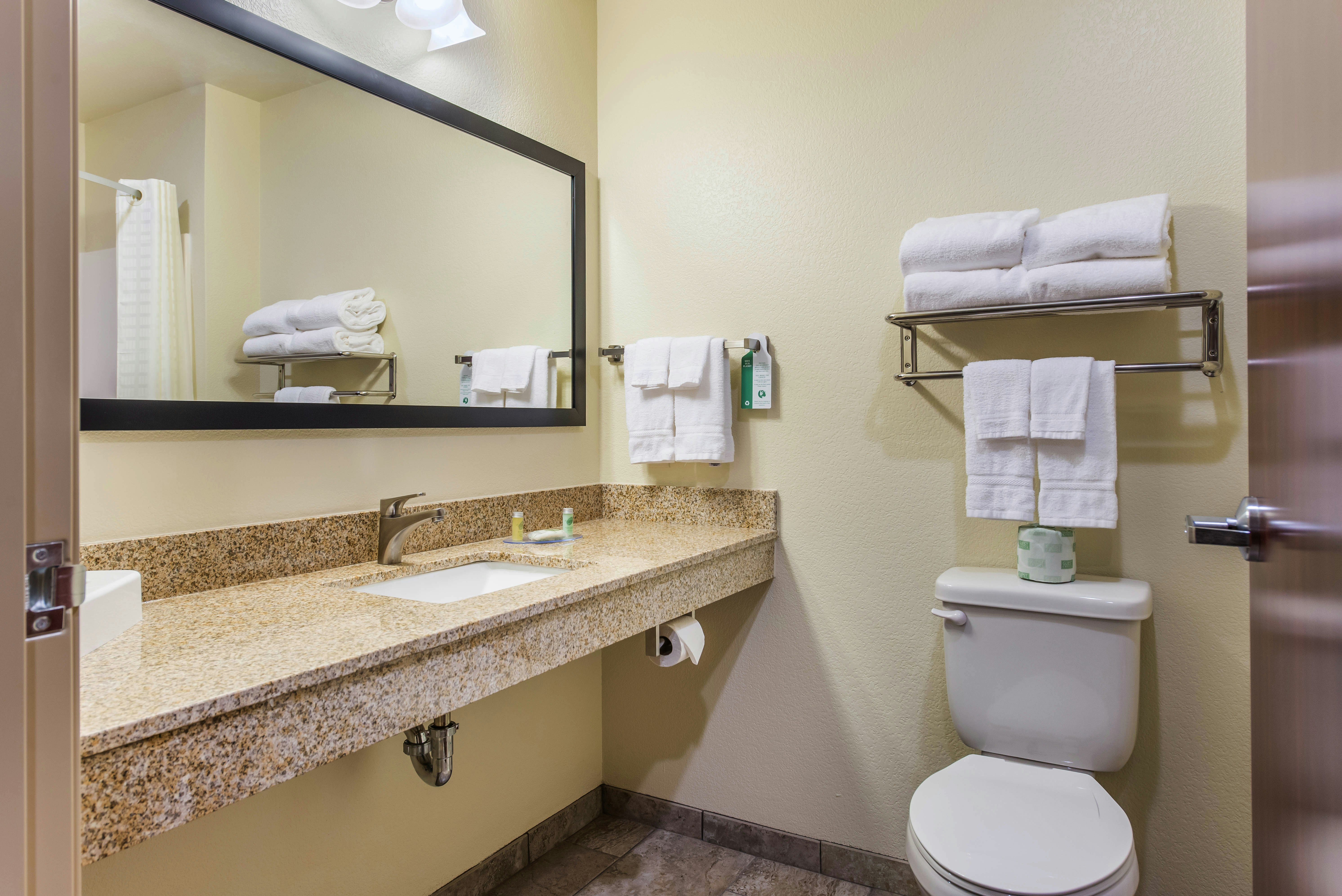 Cobblestone Hotel & Suites - Hutchinson 25/25