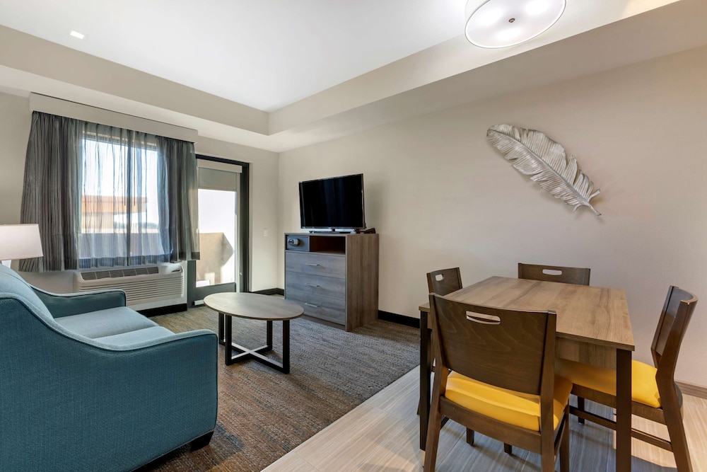 Best Western Plus Executive Residency Phoenix North Happy Valley 37/48