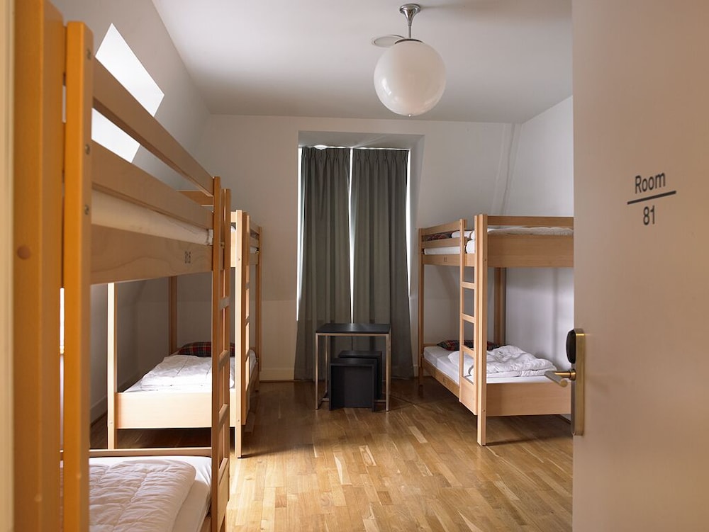Geneva Hostel 12/70
