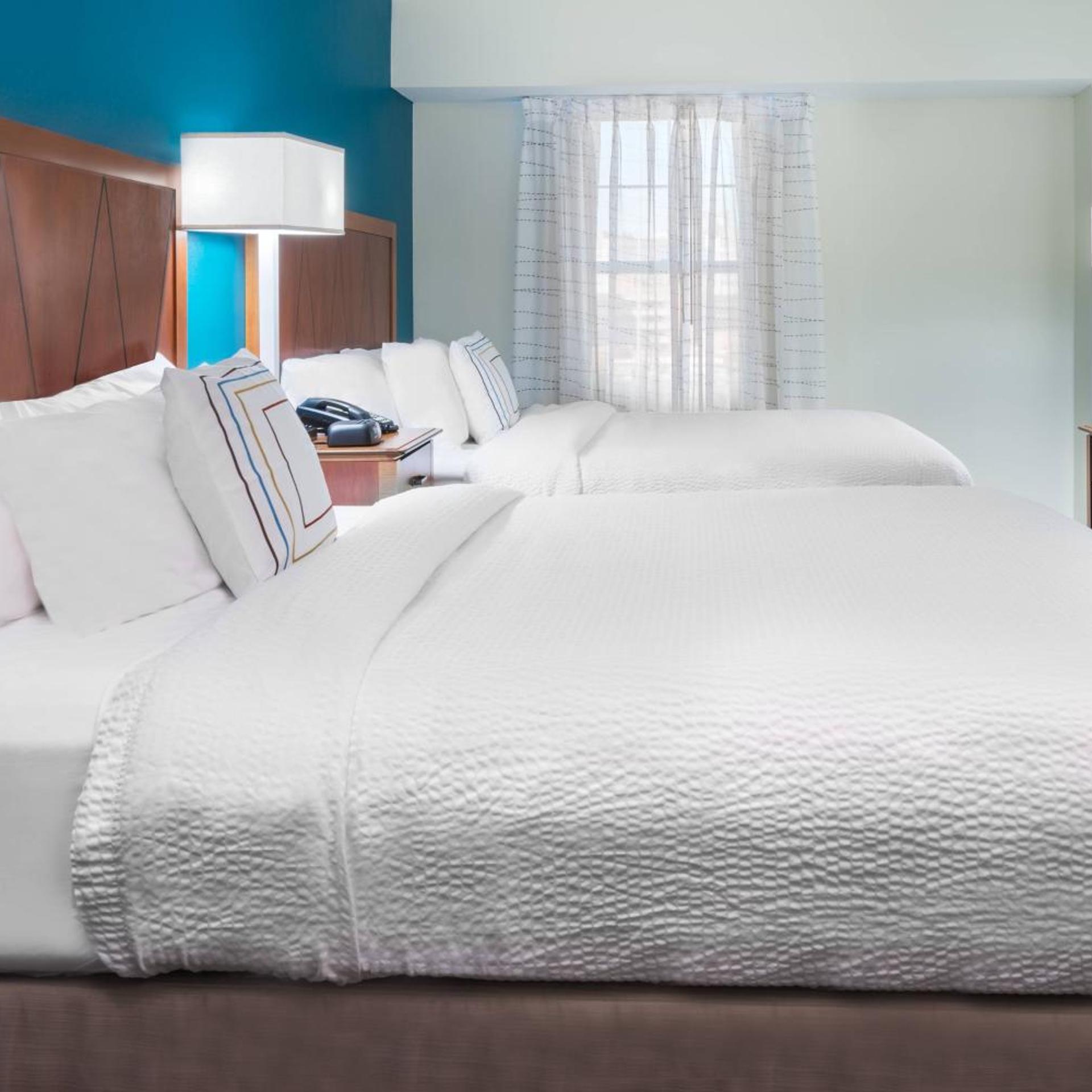 2 Bedrooms, Suite, King Bed
