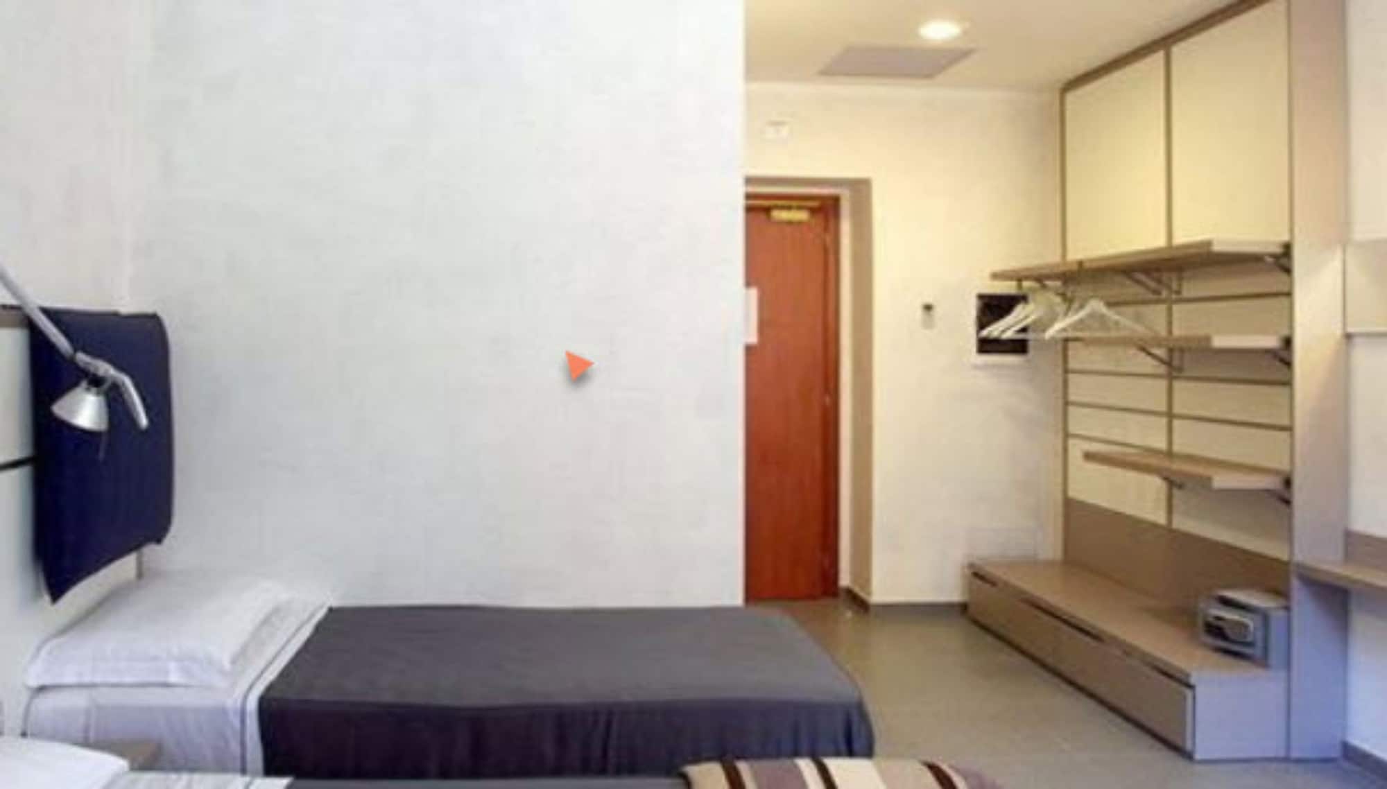 Room, Triple