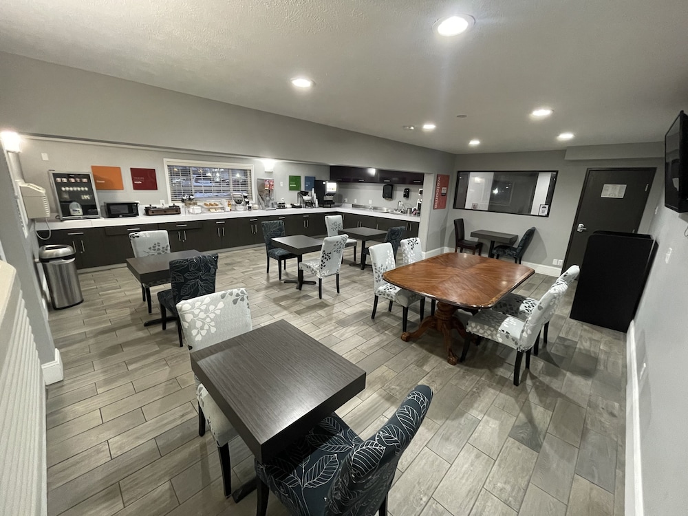 Countryside Inn and Suites Council Bluffs 46/57