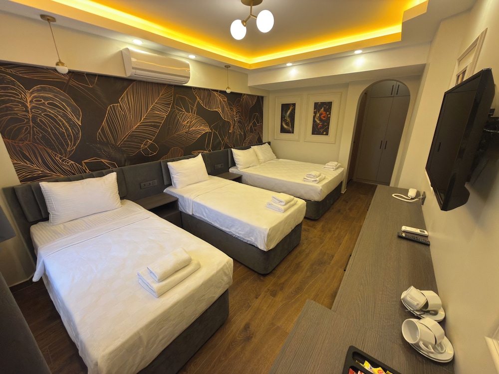City Hotel 3/34