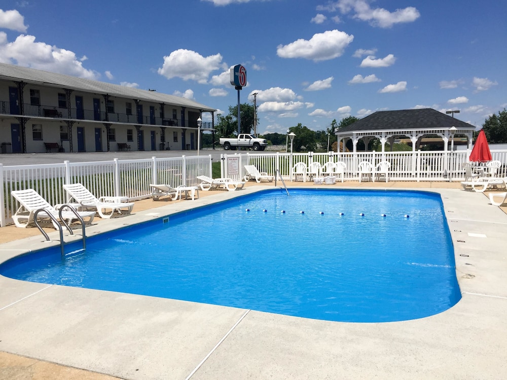 Motel 6 Mechanicsburg - Harrisburg West 38/43