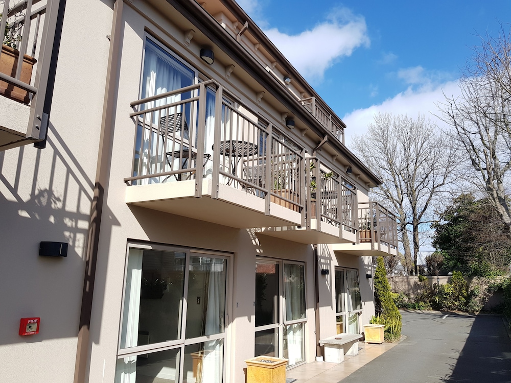 Delago Motel 2/46