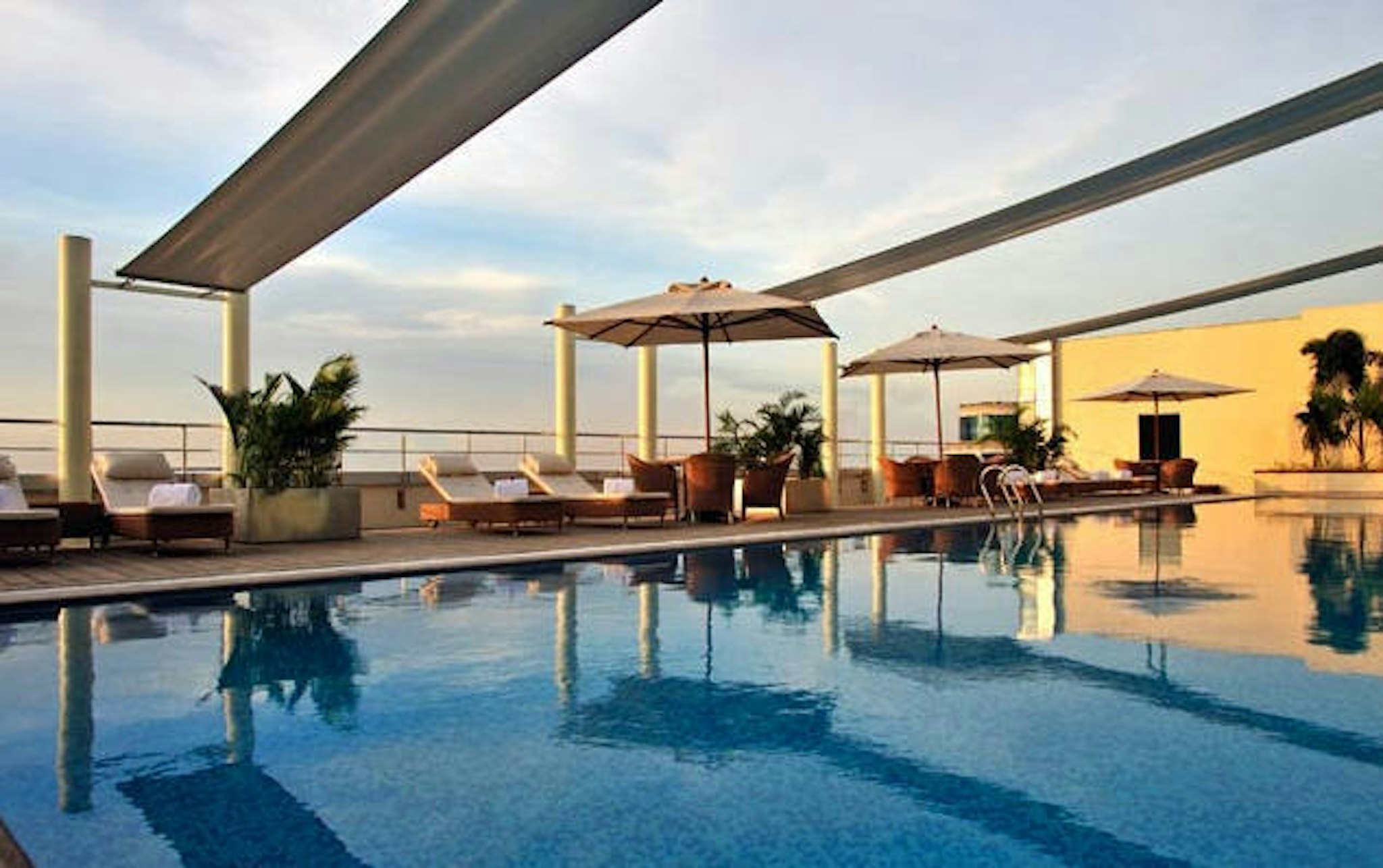 TAJ CLUB HOUSE 22/50