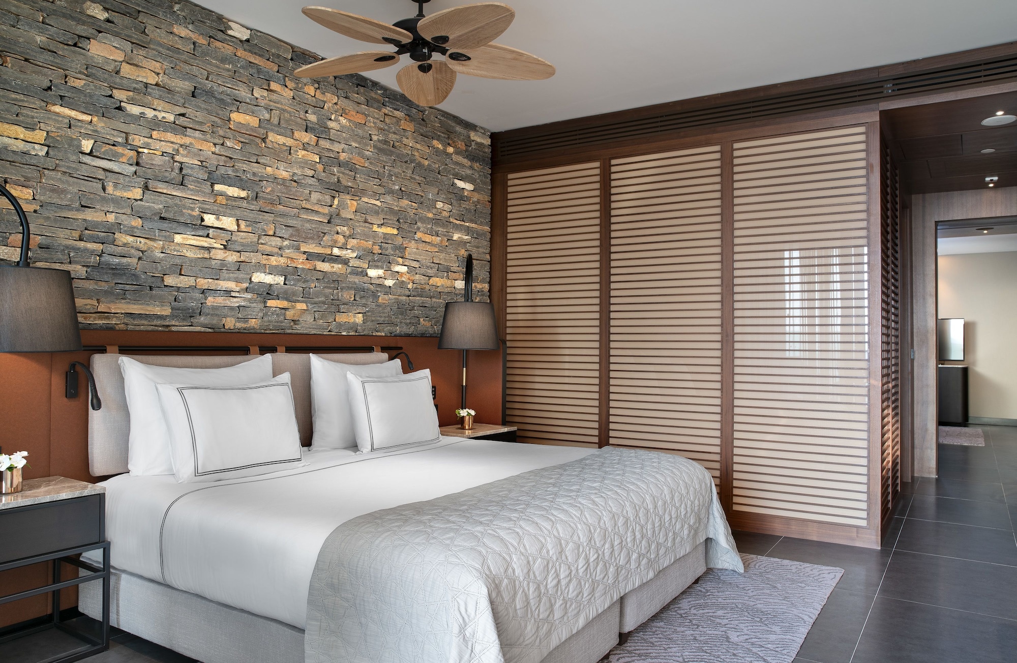 Family Corner Suite Partly Sea View