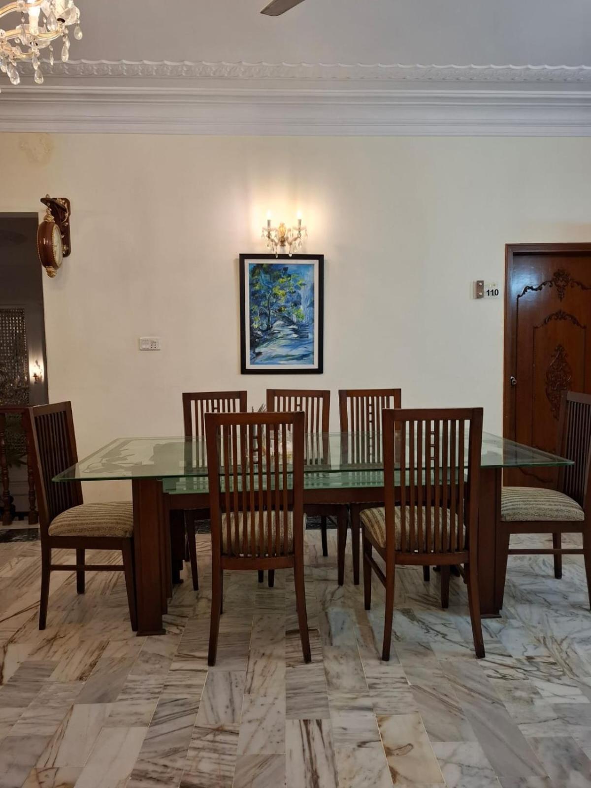 White House Karachi 36/48