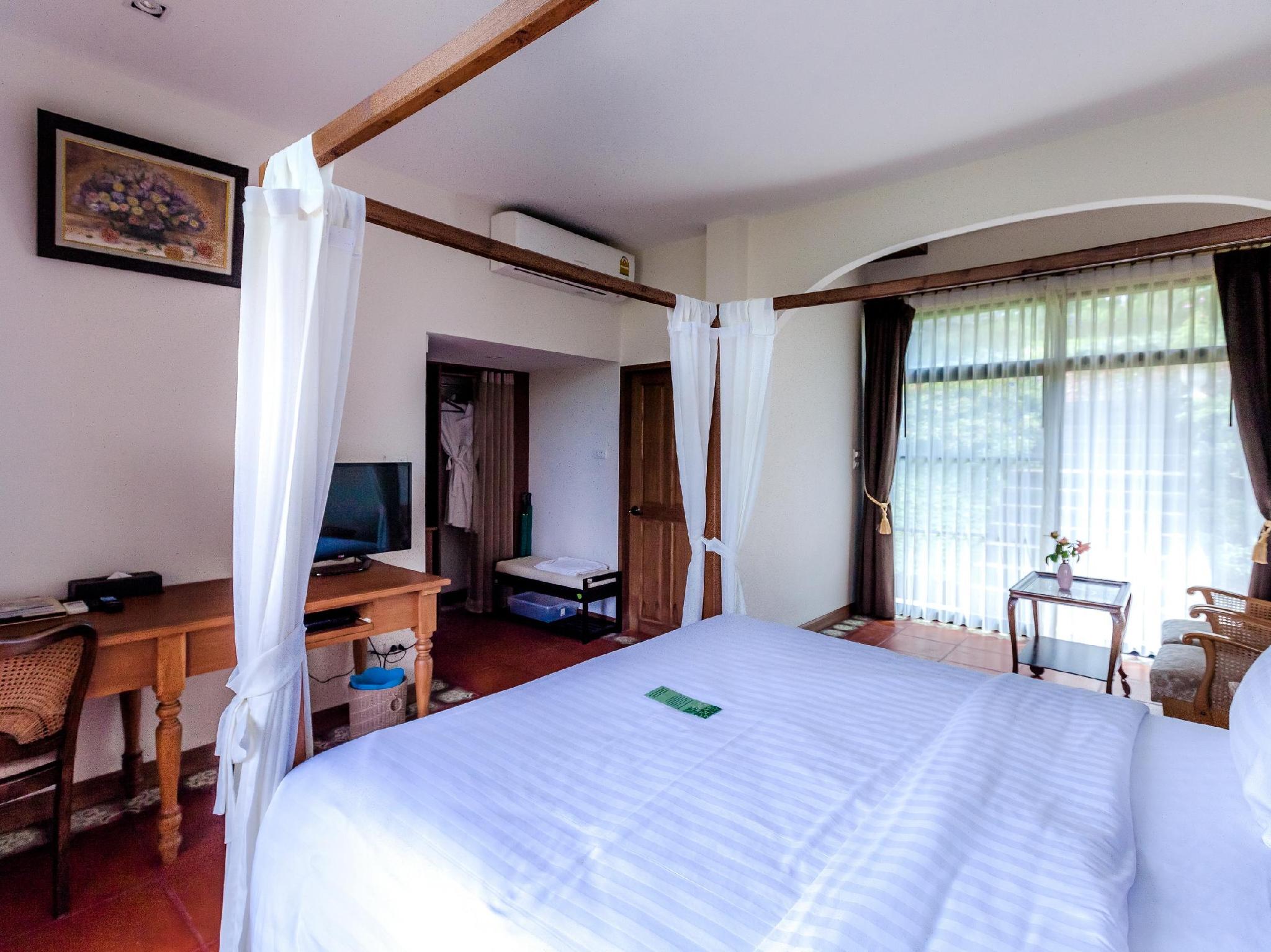 DELUXE, BALCONY, BATHTUB