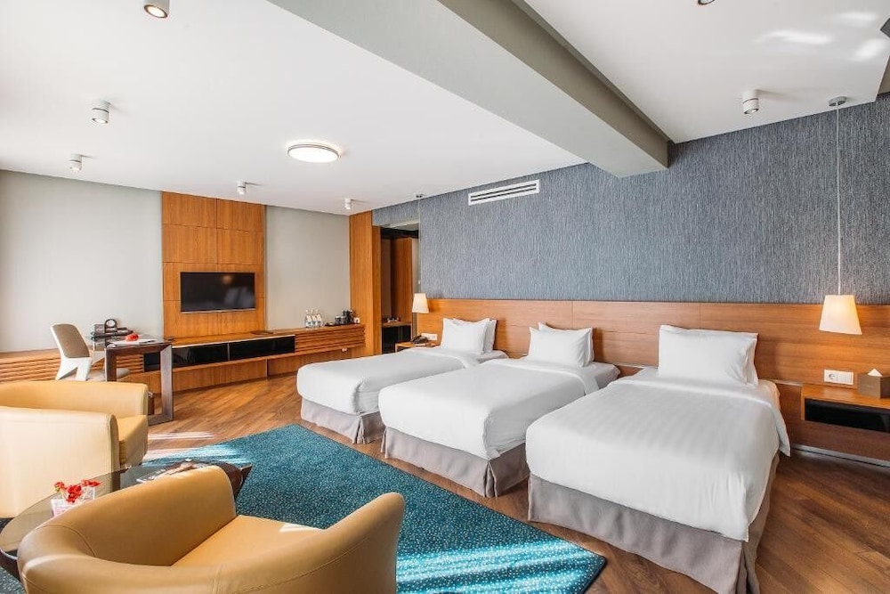 Golden Palace Hotel 24/69