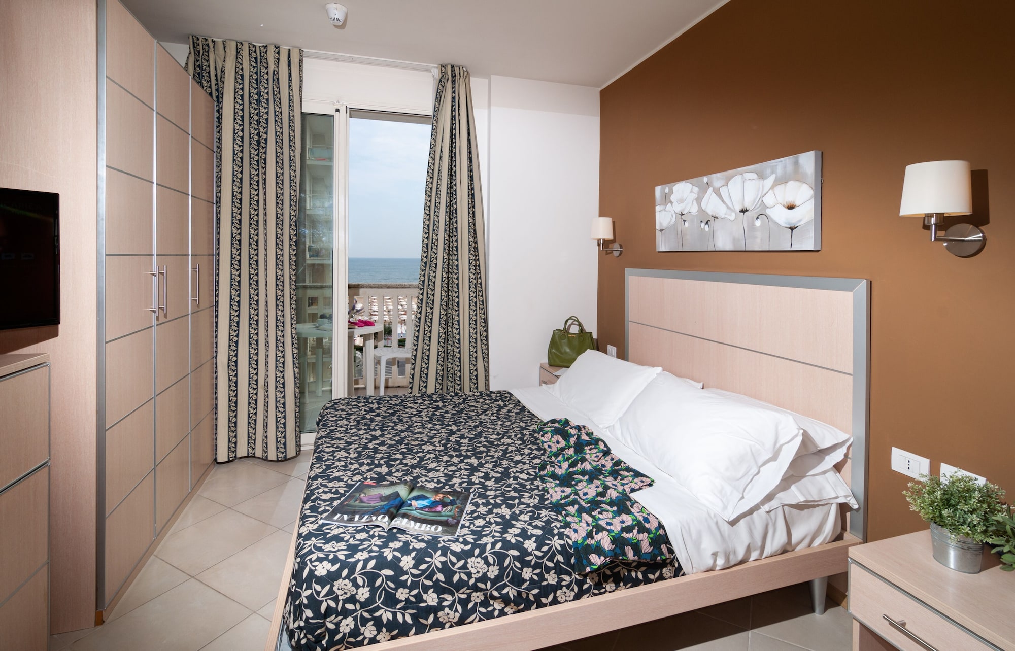 1 BEDROOM, FAMILY, APARTMENT