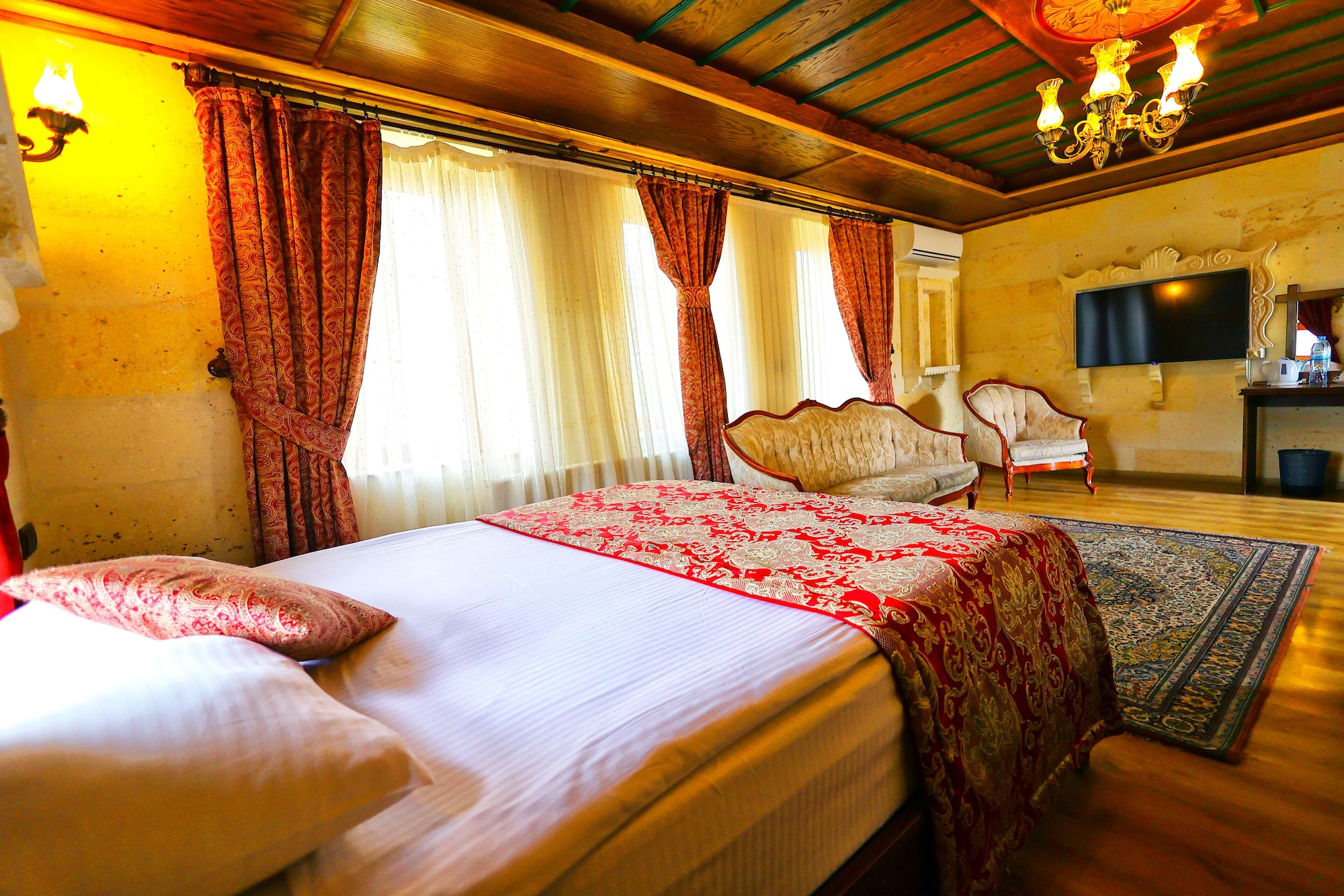 SUITE, KING BED, BALCONY