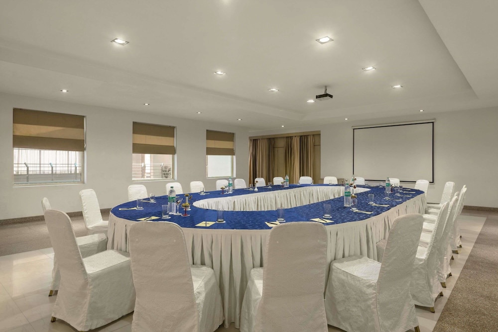 Days Hotel Neemrana Jaipur Highway 40/43