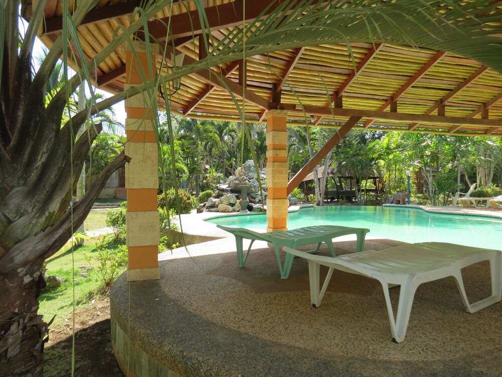 Alonaland Resort Apartelle 26/50