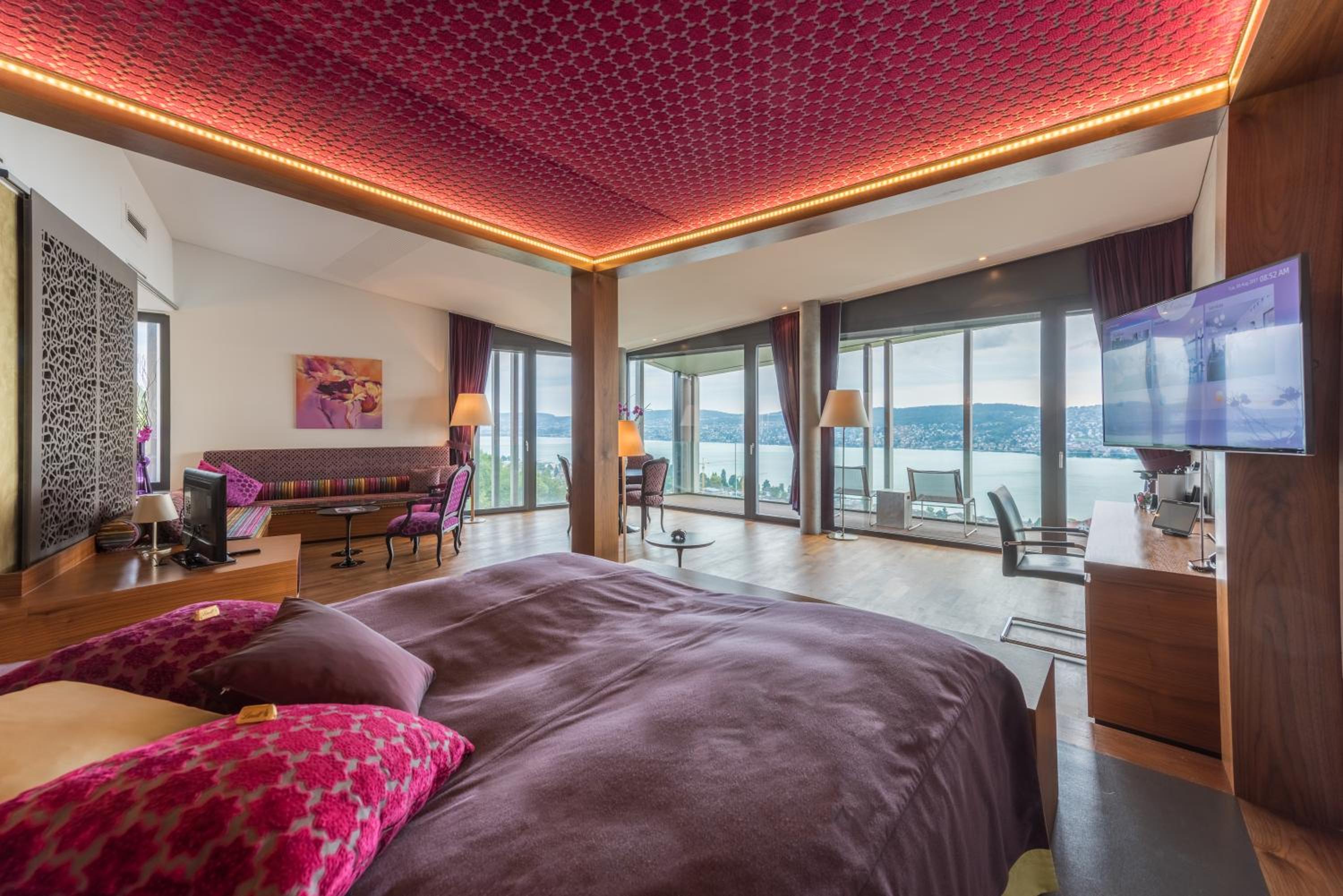 LOFT, SPA, PENTHOUSE, LAKE VIEW