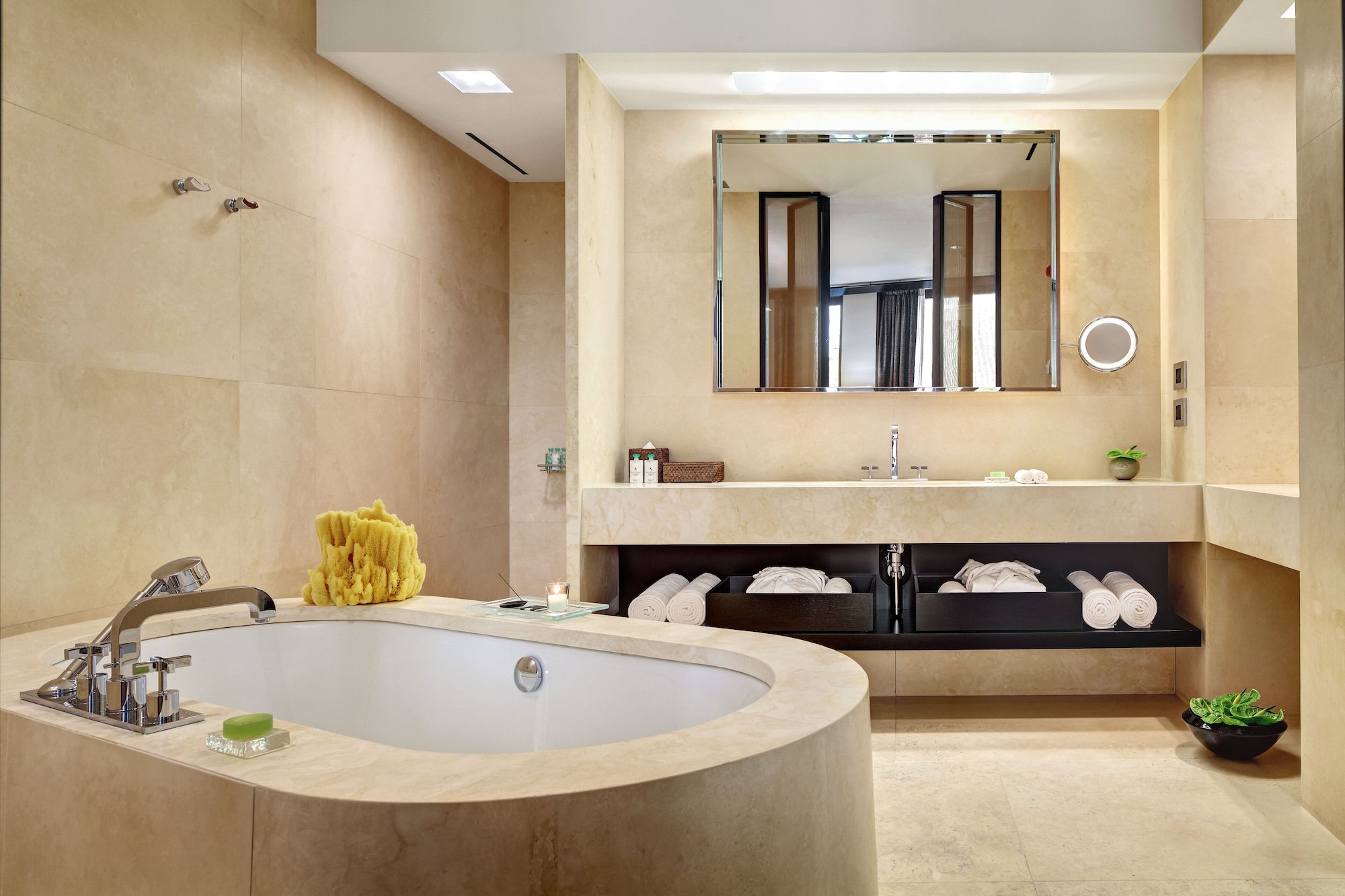 جناح سوبيريور بسرير كينج بإطلالة على الحديقة بغرفة نوم واحدة، Bulgari Hotel Milano 8/10