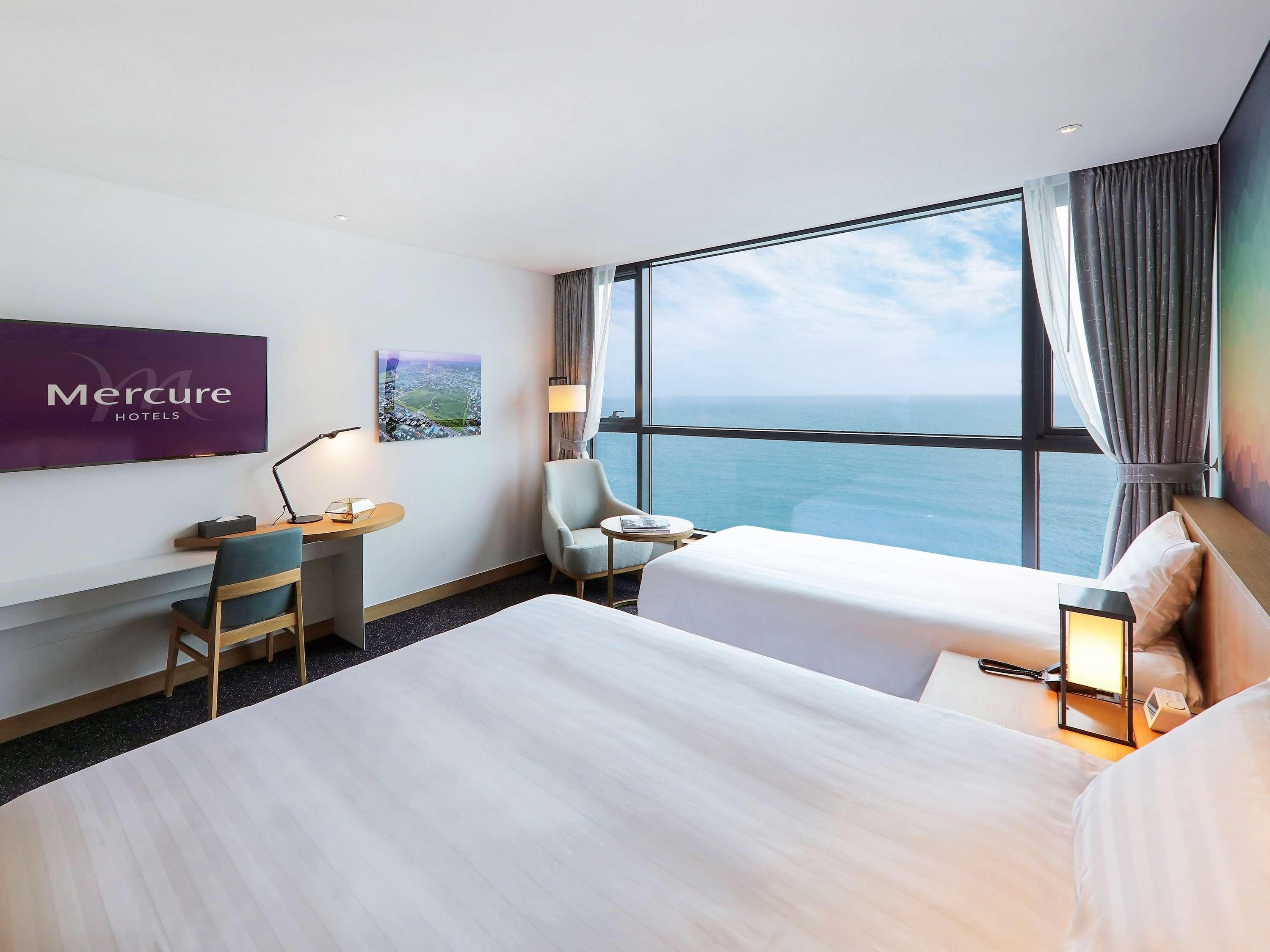 Family, Privilege, 1 King and 1 Single Beds, Ocean Front