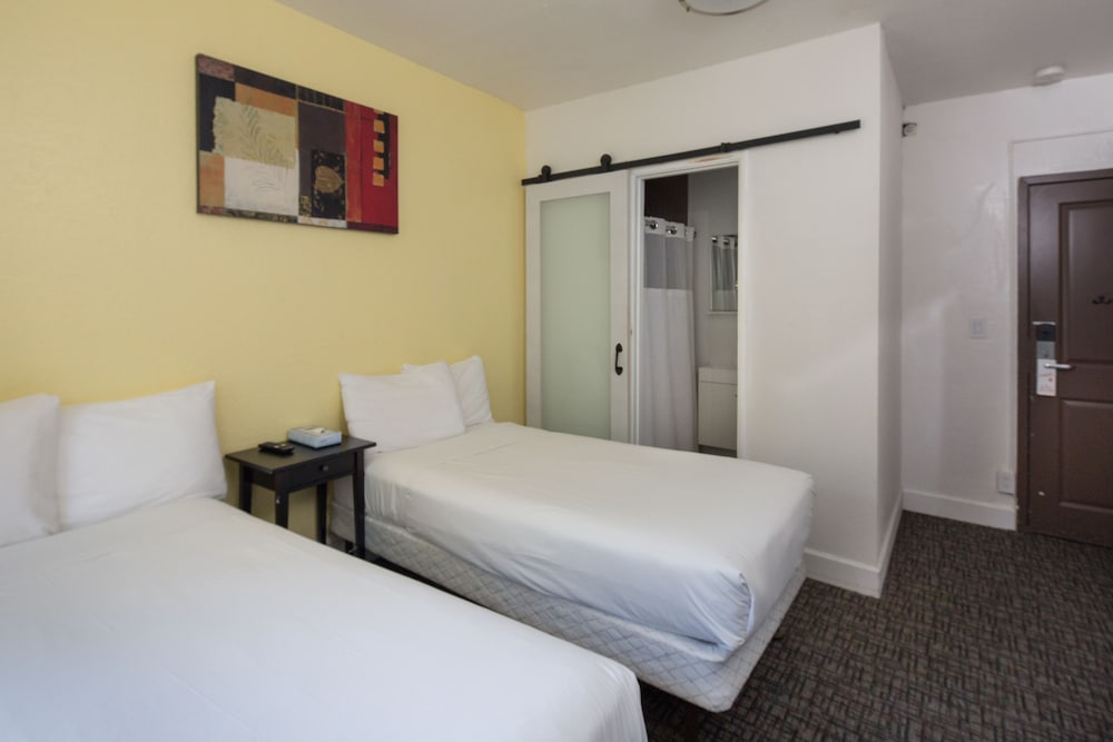 Casa Loma Hotel 24/58