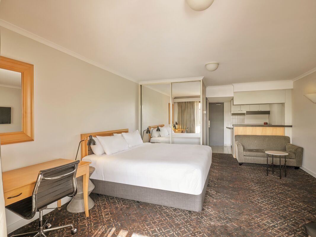 Studio, King Bed, Queen Bed, with View, Balcony, Rendezvous Hotel Sydney The Rocks 3/9