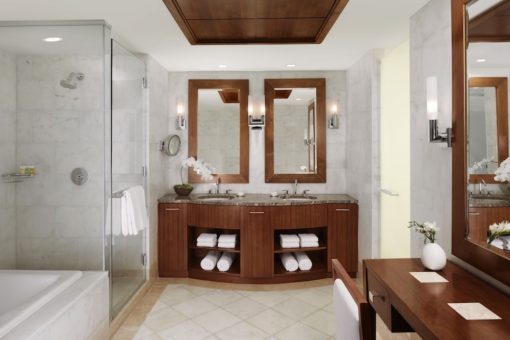 2 Bedrooms, Ocean, Suite, 2 King Beds, 2 Sofa, The Reef Atlantis, Autograph Collection 3/3