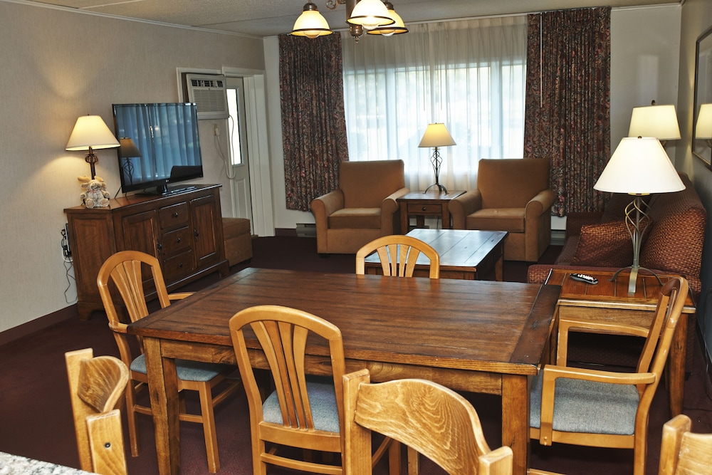 Fireside Inn and Suites Gilford 43/54