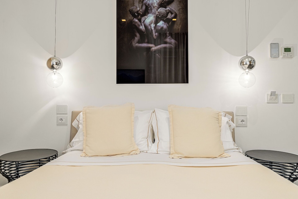 Kkult Boutique Hotel 28/57