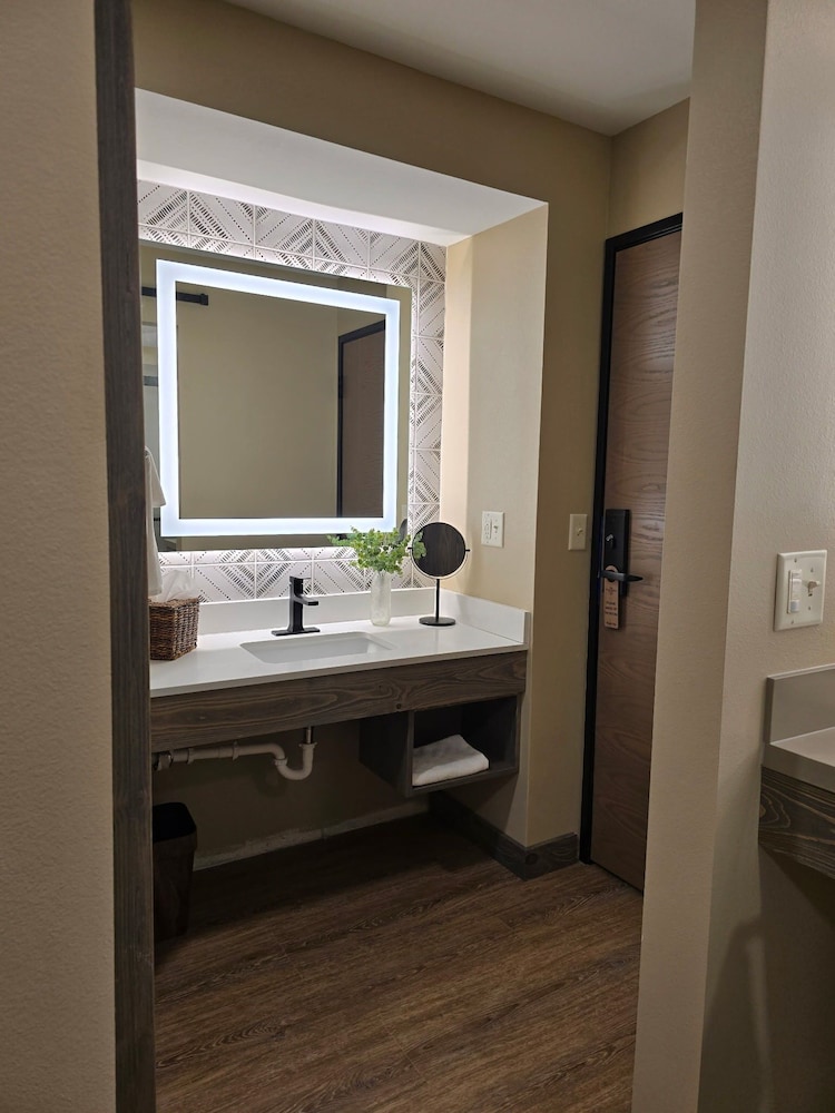 Wintergreen Hotel & Conference Center 48/49