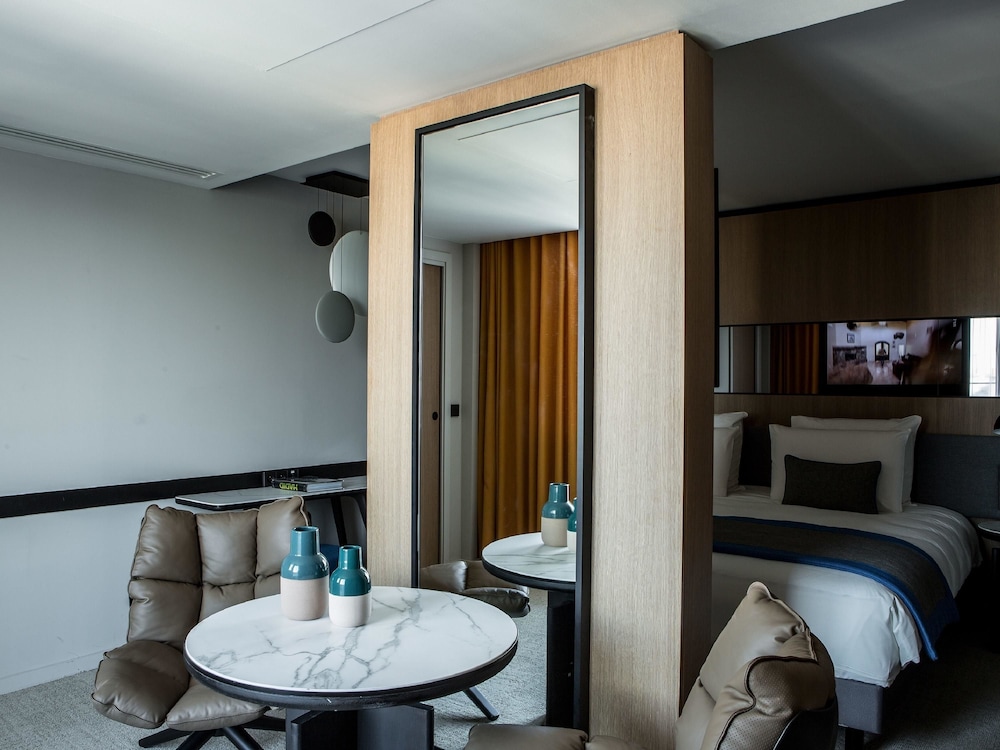 Mercure Paris 17 Batignolles 13/71
