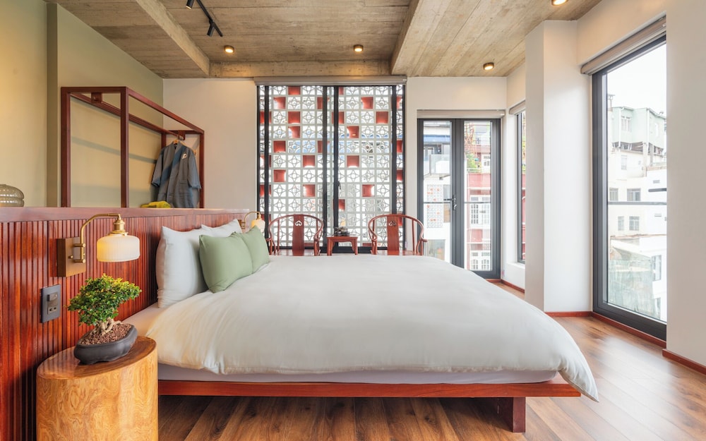 EXECUTIVE, DOUBLE BED