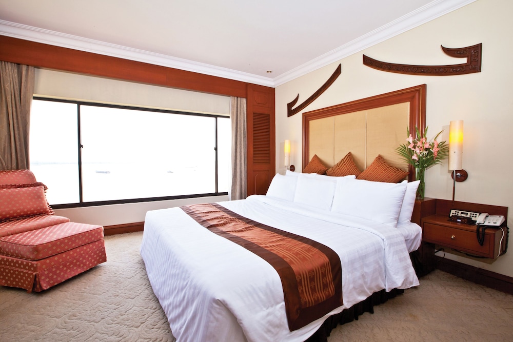 River, Executive, Suite, King Bed, Sofa, Cambodiana Hotel 6/9