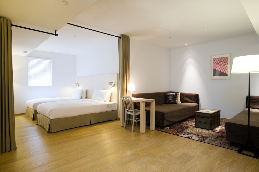 Loft, Twin Beds