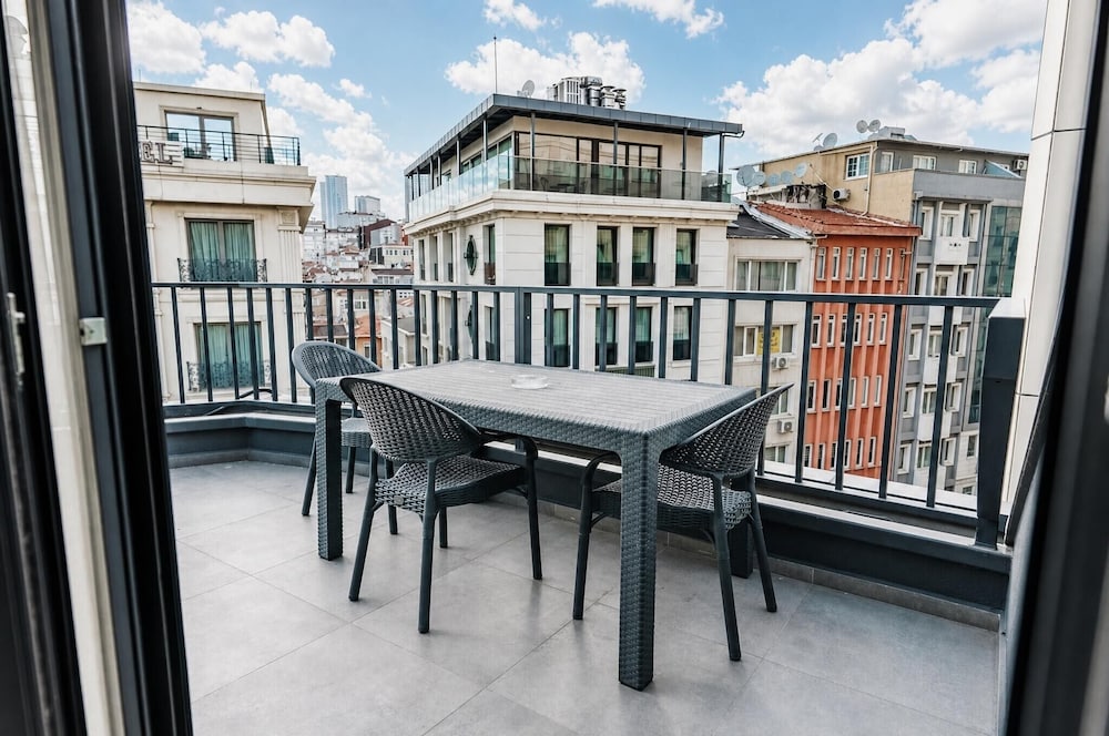 Bird Nest Suites 5/47