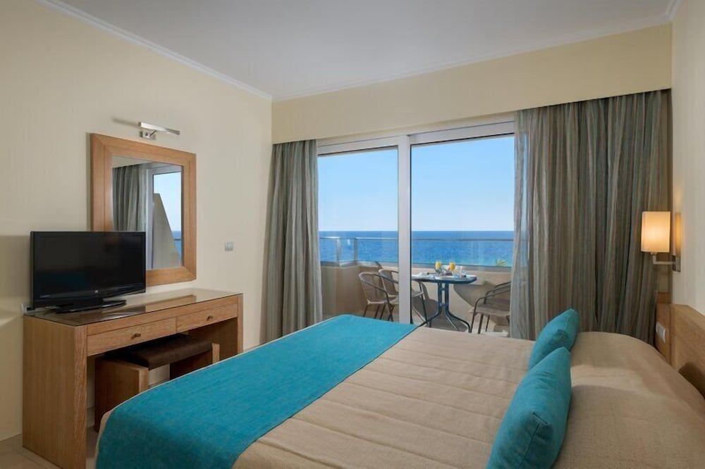 Deluxe, Apartment, Double and Twin Beds, Beach Front, Sea View, Building