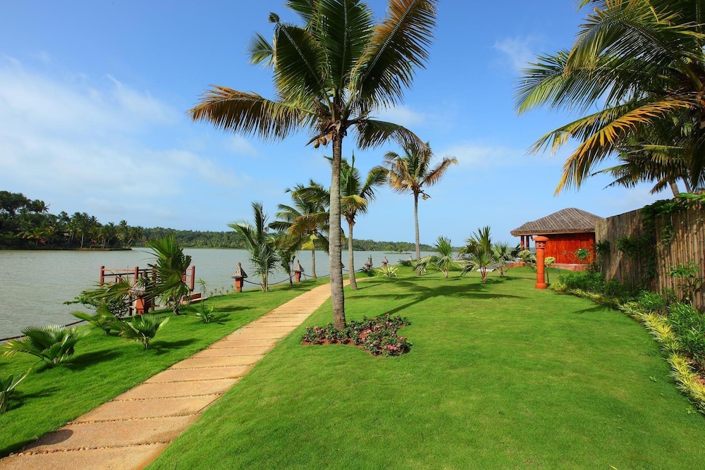 Fragrant Nature Backwater Resort & Ayurveda Spa 40/50